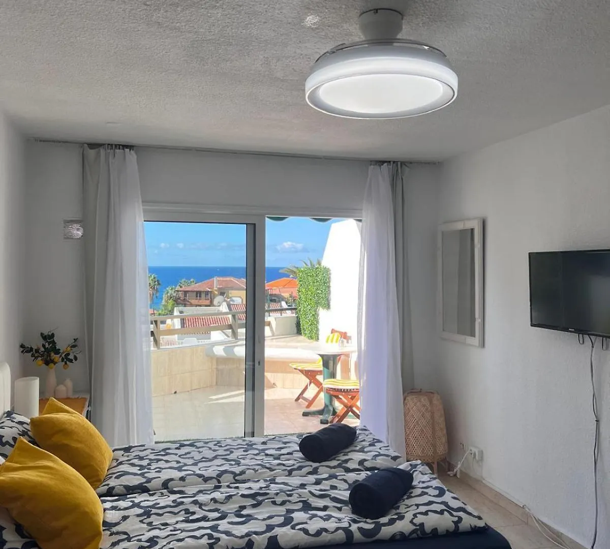 Lemon Beach Tenerife Holiday Apartment Las Americas Адехе